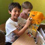 Kreatywne zajęcia - tworzenie własnych czapek